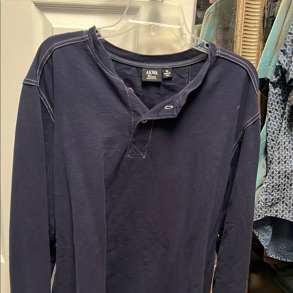 Men's "AKWA" CLASSIC Navy HENLEY Shirt Size XL GUC ❤️